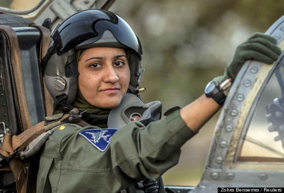 pakistans-first-female-fighter-pilot-ayesha-farooq.jpg